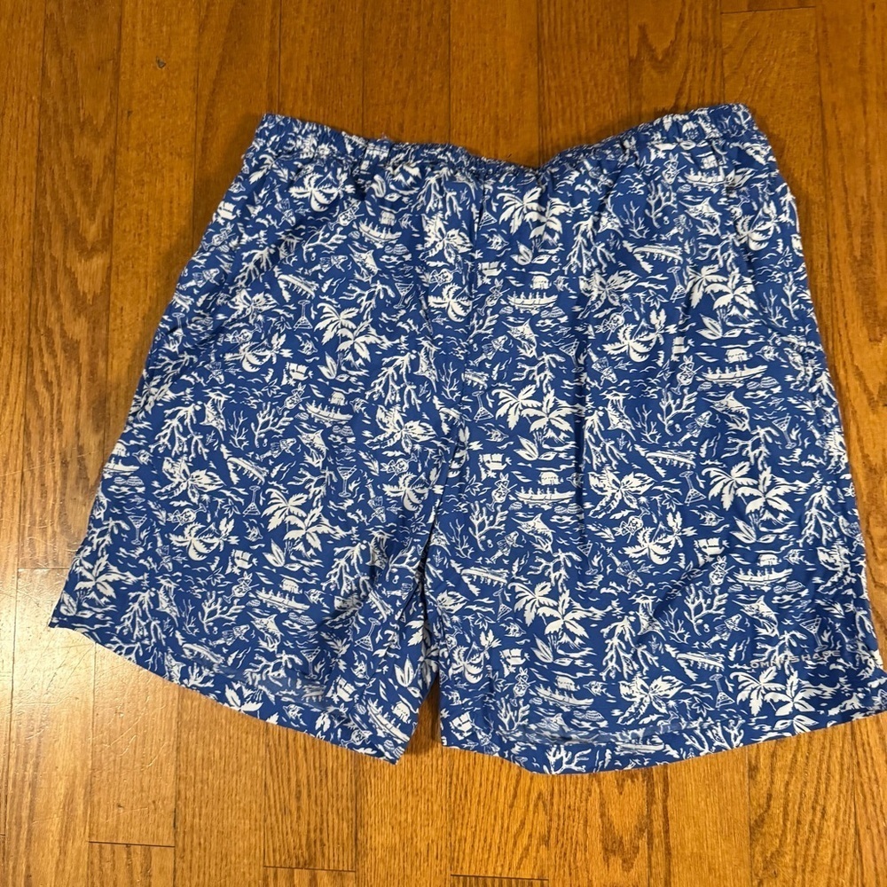 Columbia Blue and White Men's Shorts Size L
